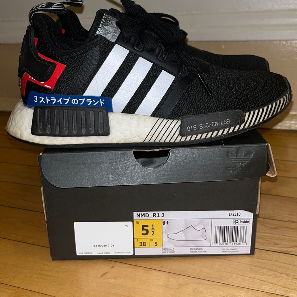 Adidas black/white w blue/red trim shoe size 5.5 men’s/7.5 in women